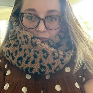 Accent Leopard Print Sherpa Infinity Scarf – NWT